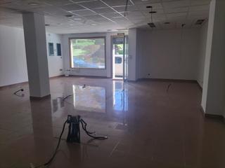 Location Local commercial à Cuatro Caminos - Plaza de la Cubela. Local comercial en la calle rio monelos