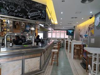 Local Comercial en Someso - Matogrande. Cefetera enfrente de la estacin de tren en pleno rendimiento