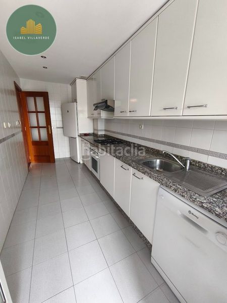 Foto 6136f428-9238-417c-a562-798d4b7593be. Rent duplex with heating in Someso - Matogrande Coruña (A)