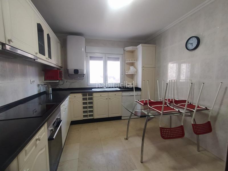 Foto 62b3f23b-853b-4139-af79-0bf6f0441ced. Pis a rúa manuel fraga iribarne b6 a Cariño