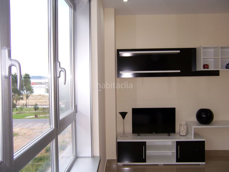 Foto c8139319-85ca-4c84-a418-017ef818eb1d. Piso en rúa río maguleiro 8 ** primera linea de playa ** en Cariño