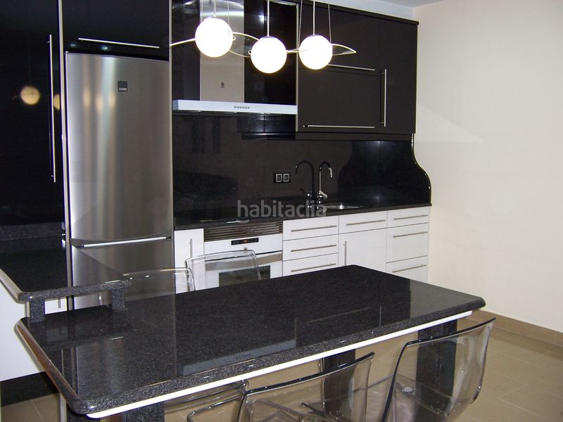 Foto c9f26a4e-4d5e-4bc3-84dd-b843a6bb0bbe. Piso en rúa río maguleiro 8 ** primera linea de playa ** en Cariño