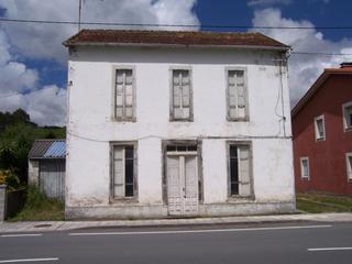 Maison à Lugar esteiro abaixo 3. ** vistas a la ría **  

- vivienda de piedra para restaura