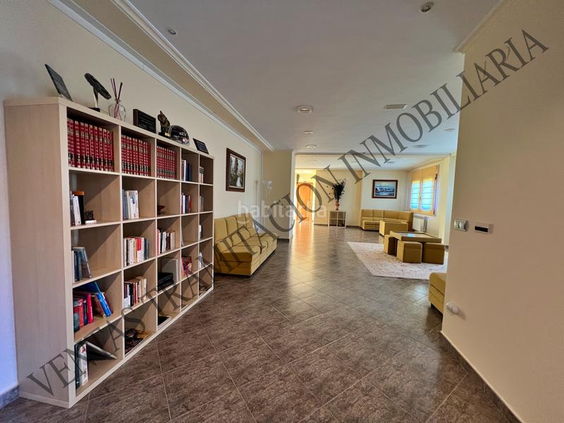 Foto 902a621d-4da3-4b6a-a7ac-3161a5447d62. Edifici a Incio (O)