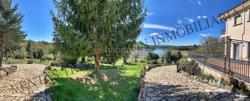 Foto b84b4c9a-e473-43a6-9034-15a9e35d9b90. Edifici a Incio (O)