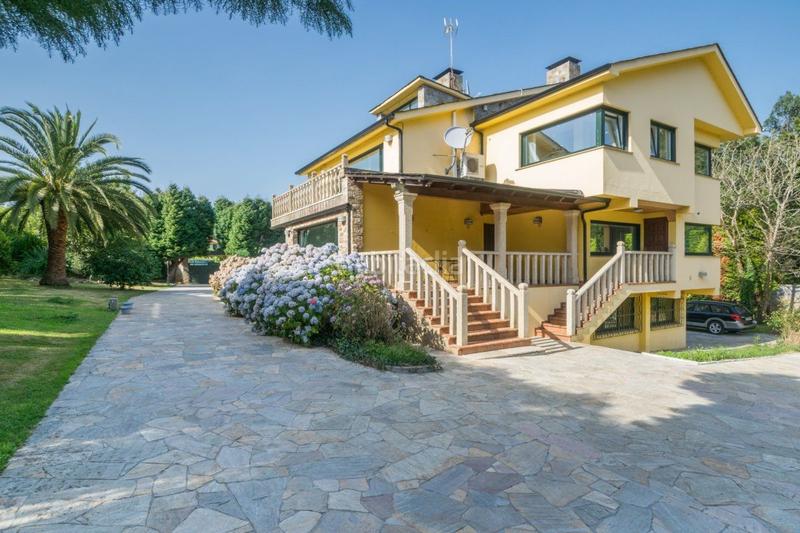 Foto 5cc0bf47-4f70-4e9c-b2b7-cf0bb92d04c7. Casa fantástico chalet reformado en san pedro de Nós en Oleiros