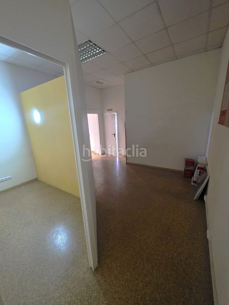 Foto 397674f9-dc74-4a9e-bb5e-c5b950815216. Lloguer local comercial amb calefacció a Cambre