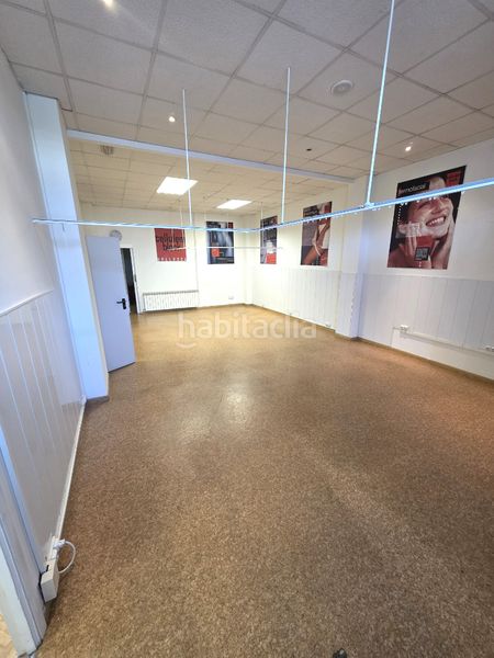 Foto 39987a12-eb70-473b-8262-d0dfcb35bef7. Lloguer local comercial amb calefacció a Cambre