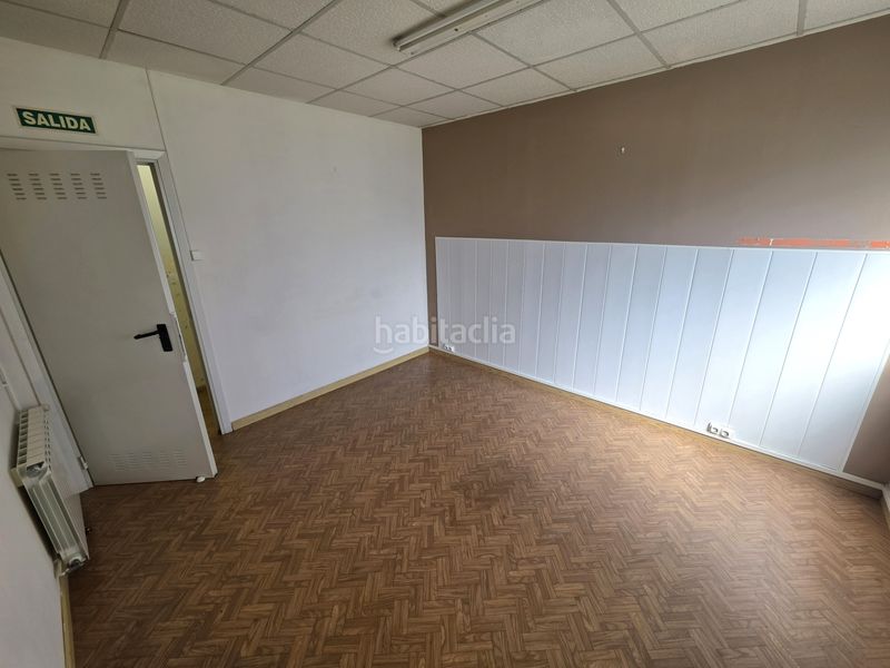 Foto 3dd015f9-7d1b-4bd8-be8a-042dda3287d1. Lloguer local comercial amb calefacció a Cambre