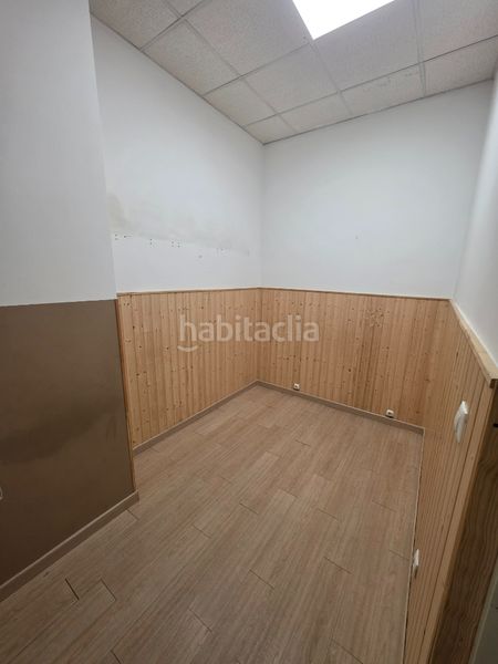 Foto 42885858-f34d-444e-8b2b-d3d5c3d631f9. Lloguer local comercial amb calefacció a Cambre