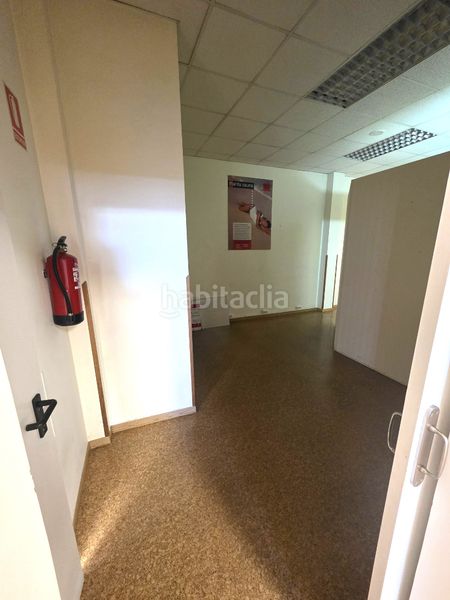 Foto 82772750-bdf9-48d8-a5df-d65e27c9e298. Lloguer local comercial amb calefacció a Cambre