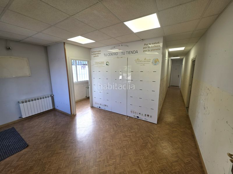 Foto caacf6d4-02a8-49b8-923a-6f29094d9aa8. Lloguer local comercial amb calefacció a Cambre