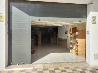 Business premise in Centre. Gran local luminoso en venta en pineda de mar