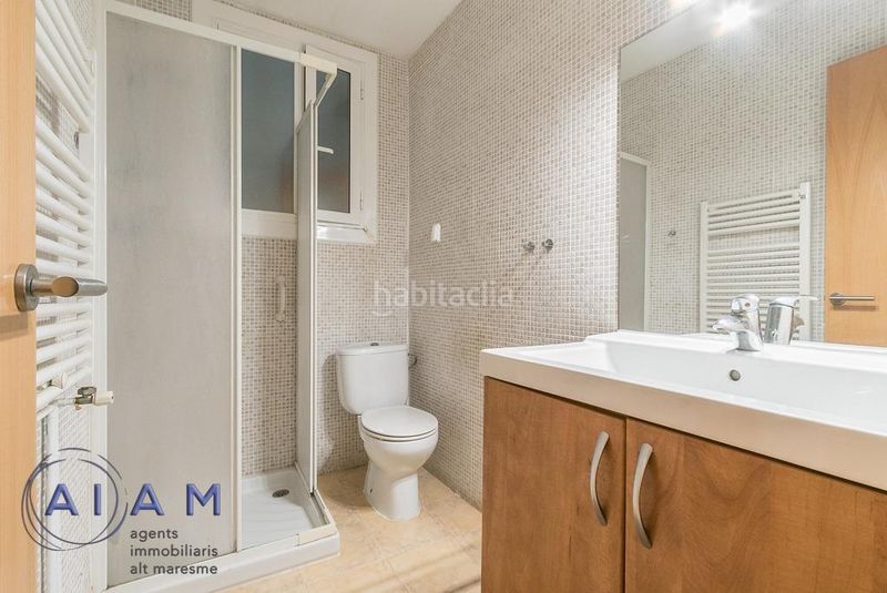 Foto e254ce2a-728d-4cab-ad63-a3d9153ea83c. Planta baixa amb calefacció a Calella