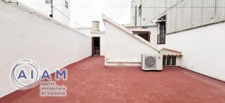 Edifici a Calella. Edificio con local y vivienda dúplex en carrer església