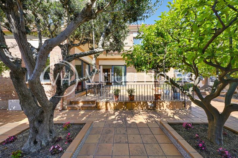 Foto 0e80fcfe-7c7e-4d00-bef9-4a11eb073d6d. Xalet amb calefacció aparcament a Pinemar Pineda de Mar