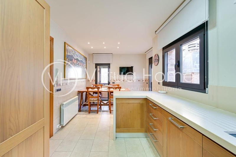 Foto 3c9bce6b-22b7-4967-93b2-11e7d4bfe24a. Xalet amb calefacció aparcament a Pinemar Pineda de Mar