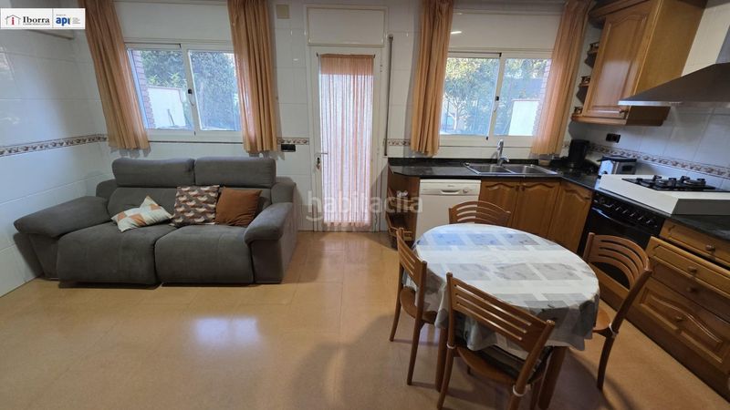 Foto 9cb8c6fc-2103-4b0f-8354-f1e4c0ea9cda. Casa adossada amb aparcament a Tordera Tordera