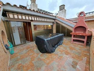 Attico in Poblenou. Exclusiu dúplex a segona linia de mar  amb piscina comunitaria