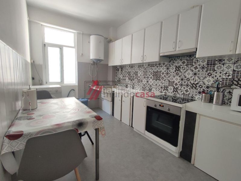 Foto 7c46c3e7-e54e-4469-974a-e708a0014909. Rent flat with heating in Centro Ferrol