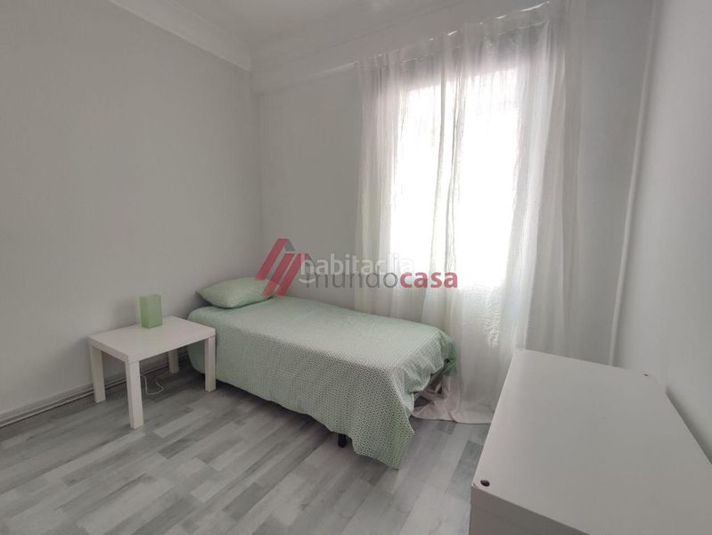 Foto ea23dcce-7404-4dcd-a443-55a578ffe9fe. Rent flat with heating in Centro Ferrol
