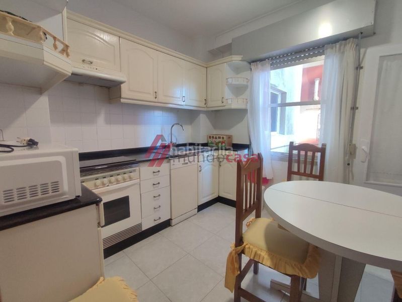 Foto 191cf818-65c2-4045-9e0e-7e78e8110107. Rent flat with heating in Caranza Ferrol