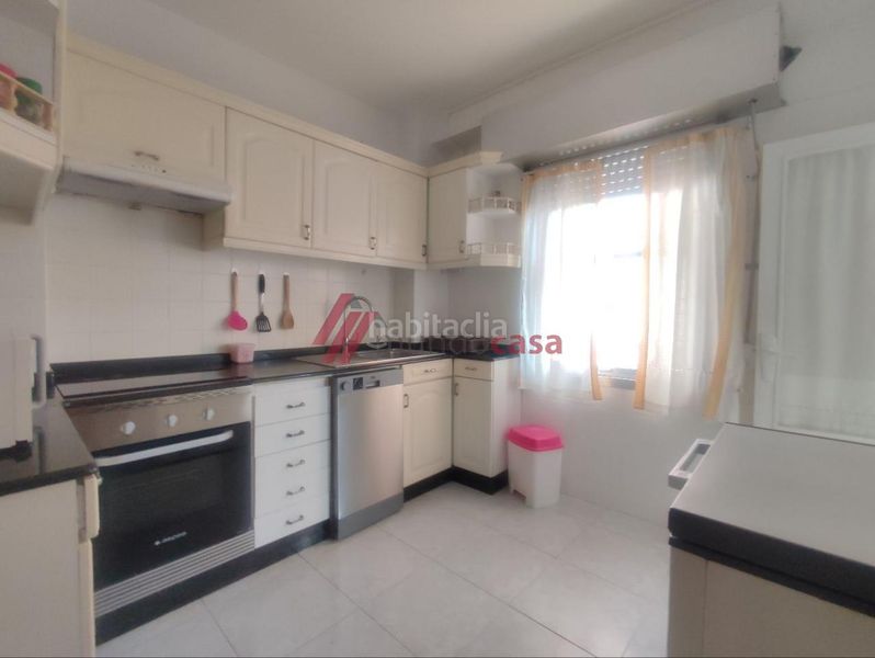 Foto 1a4c0d70-0a72-4780-8b41-2ea3a0bd529b. Rent flat with heating in Caranza Ferrol