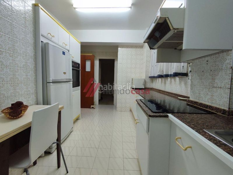 Foto 55b1023c-3065-4ab8-ac2c-6eeccff2a6d5. Rent flat with heating in Centro Ferrol