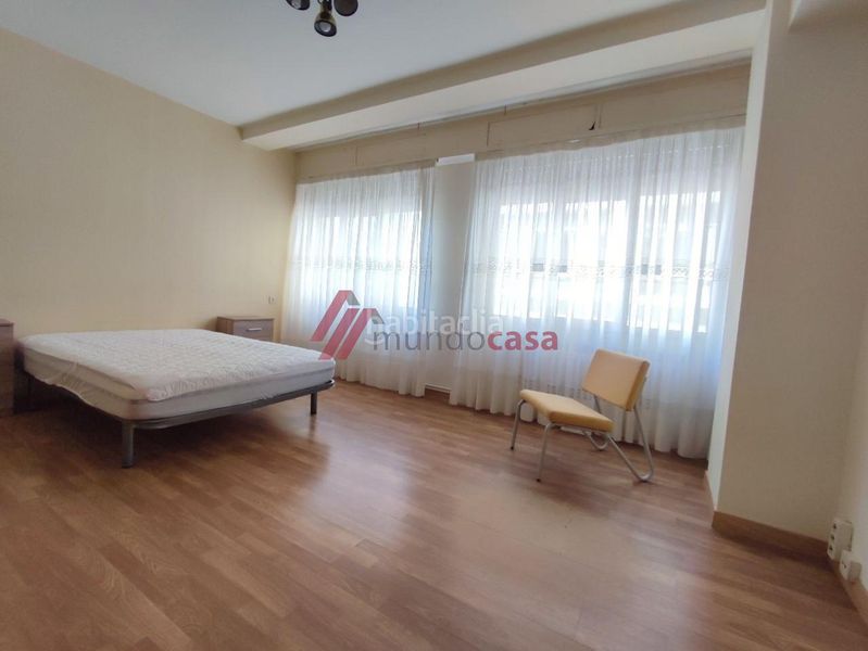 Foto 90206ff5-b380-4114-8793-e1bd4ca01bb5. Rent flat with heating in Centro Ferrol