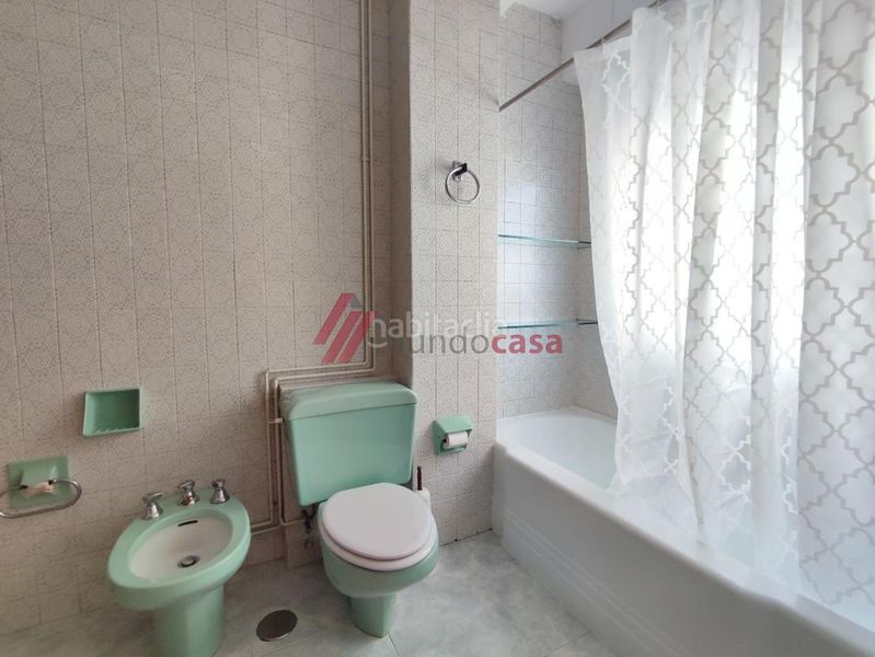 Foto bc71d928-e495-4759-85b9-36a709c155ef. Rent flat with heating in Centro Ferrol