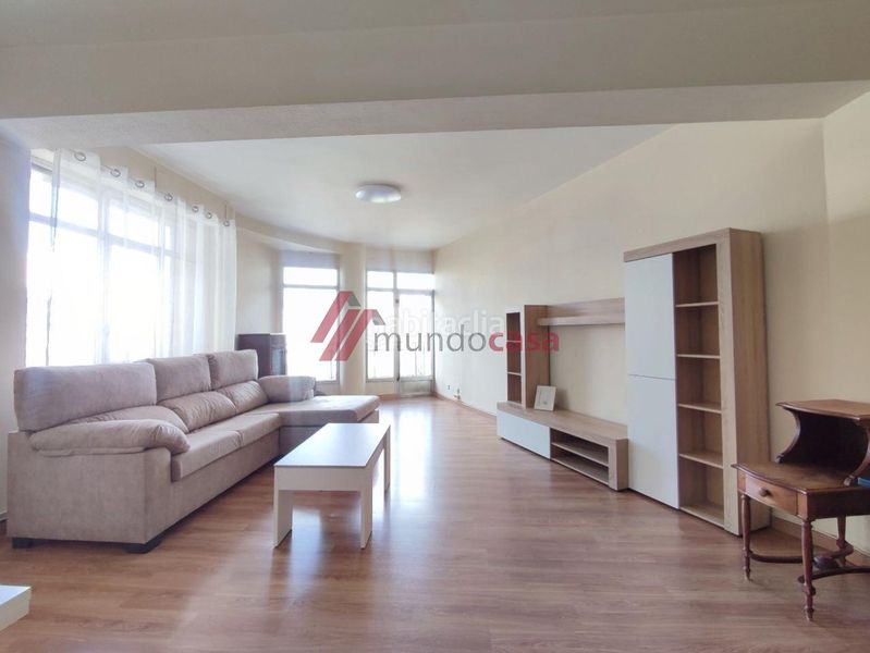 Foto edba4649-b1ec-4221-8103-96040db8d9da. Rent flat with heating in Centro Ferrol