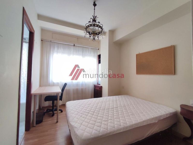 Foto fe271101-36f4-4c65-a900-39578963bbe0. Rent flat with heating in Centro Ferrol