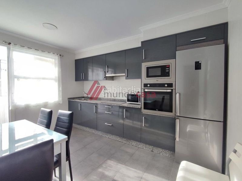 Foto efb0a451-ea7a-43ff-a7de-883e63360205. Rent flat in Zona Ultramar Ferrol