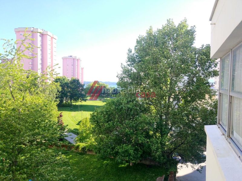 Foto bb8ab1d5-31bc-4fe0-a696-8197e48a1e4b. Piso en castelao 2 en Caranza Ferrol