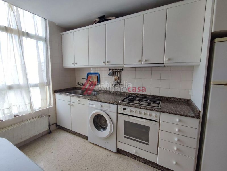 Foto 0efb1d34-84cd-4449-bf0d-a19bf53980bc. Rent flat with heating in Centro Ferrol