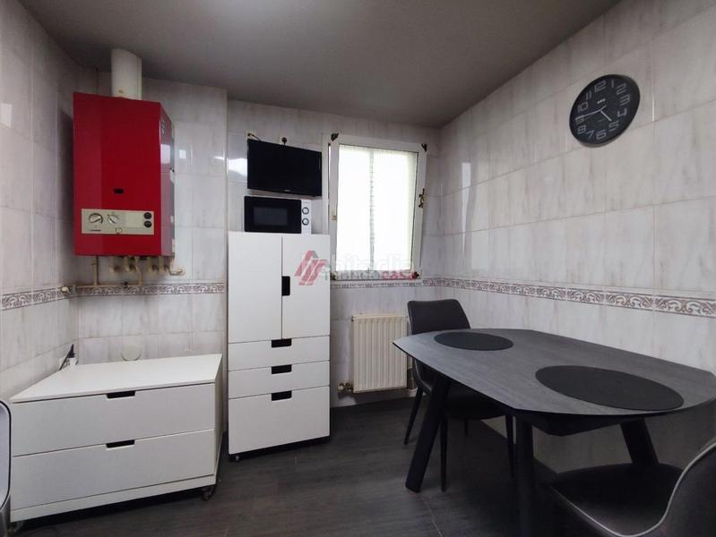 Foto d9316325-2b07-4878-be4b-67e08b334316. Location duplex avec chauffage parking dans Alto del Castaño Narón