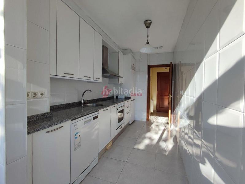 Foto b8acf214-72b8-4763-af2e-52fa589ecc65. Pis amb calefacció aparcament a Alto del Castaño Narón