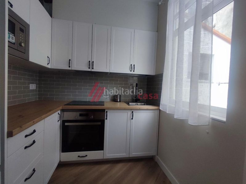 Foto 60d52e55-ae00-433e-a65f-6d3c15a6290d. Rent flat with heating in Porta Nova Ferrol