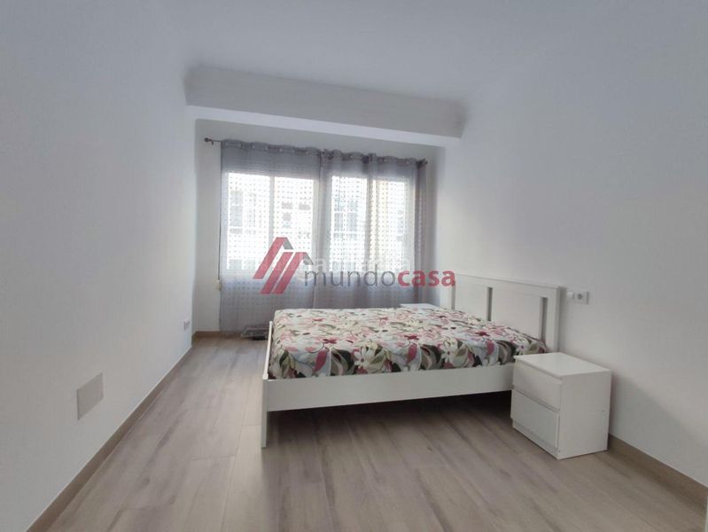 Foto d6e2bc56-f1e1-495d-8627-332b5ec835bf. Rent flat with heating in Centro Ferrol