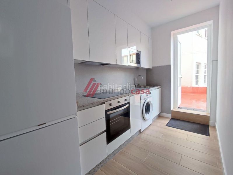 Foto ae7a44b6-7358-45ba-8403-5dab31c06350. Rent flat with heating in Centro Ferrol