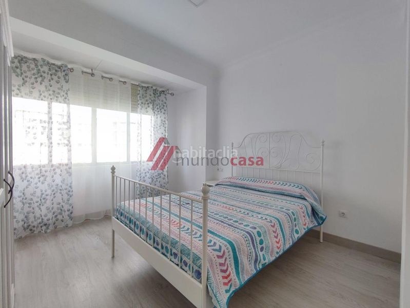 Foto 13e1db9d-42c2-42f4-94e5-26a49b8b5dca. Rent flat with heating in Centro Ferrol