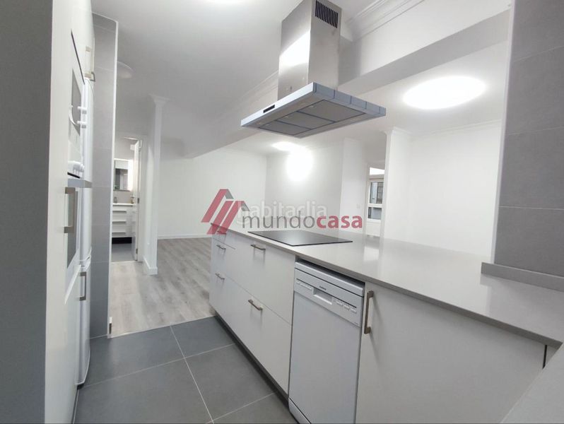 Foto a6fe0102-dec9-4ffa-bfd8-e980ccafd2b1. Pis a Centro Ferrol
