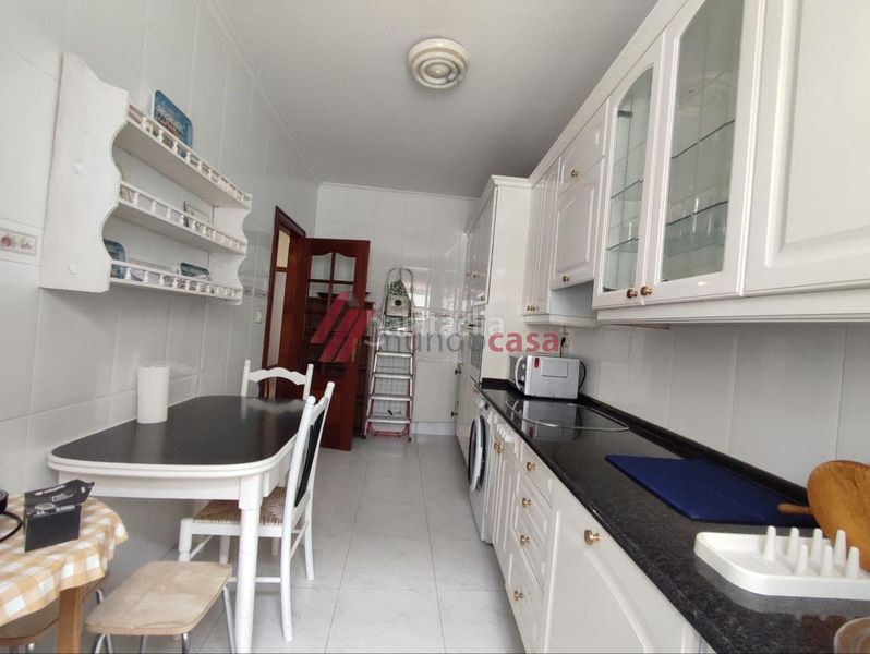Foto 2341f691-50ca-4941-929d-b03b19889504. Rent flat with heating in Centro Ferrol