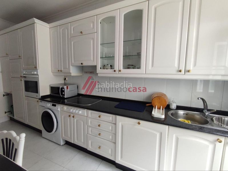 Foto 7f927277-300c-40c9-963e-594b3db7c9e6. Rent flat with heating in Centro Ferrol