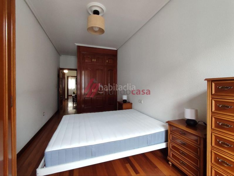 Foto f36cdb6d-a54e-4d5d-b067-627ef38015a9. Rent flat with heating in Centro Ferrol