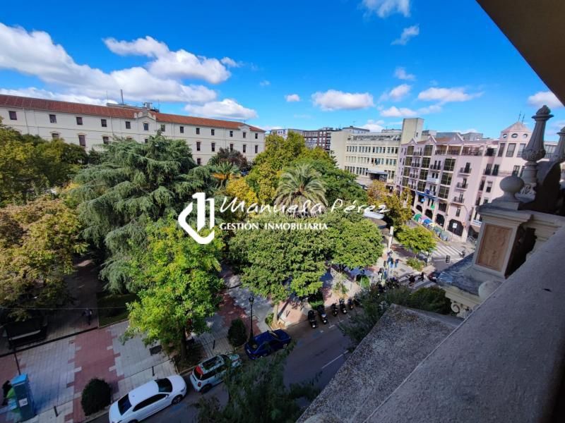 Foto 5e304439-8af7-4b2d-ae29-88ec63067928. Appartamento con parcheggio in Casco Antiguo Cáceres