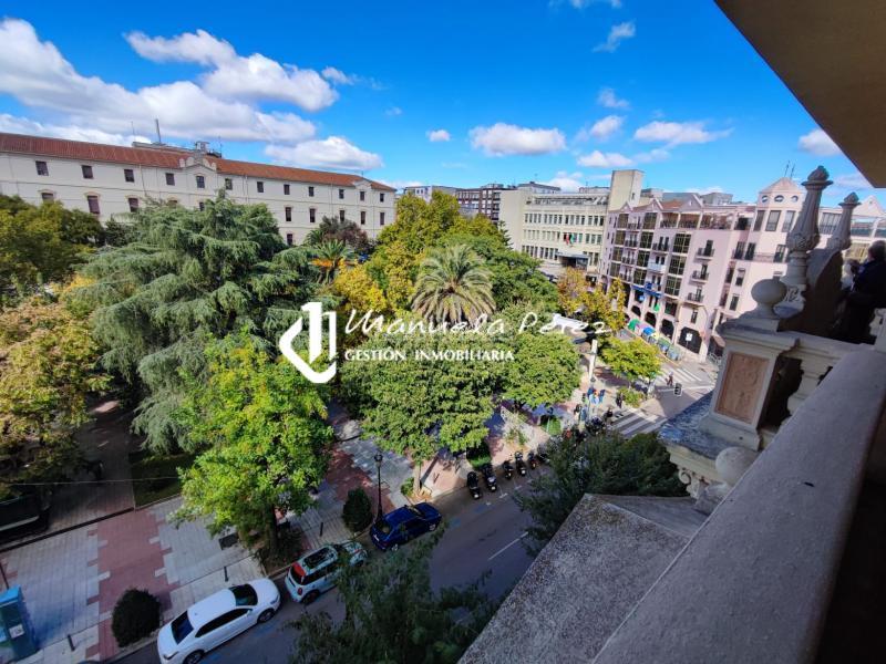 Foto ebfbb1d0-9c5c-48a3-bde5-6e7a656b2aee. Flat with parking in Centro Cáceres