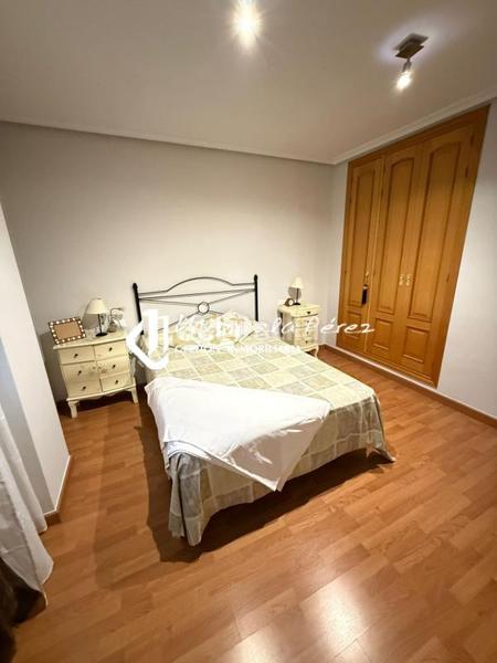 Foto 4a908b6b-cad9-46d1-b4ff-6ea2a3f23208. Rent flat with heating parking in Casco Antiguo Cáceres