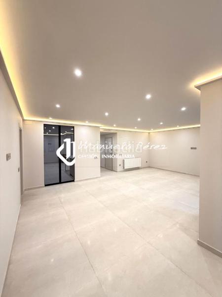 Foto c4cb11ae-7673-4ce4-85ef-333b2360dad5. Flat with heating in Casco Antiguo Cáceres