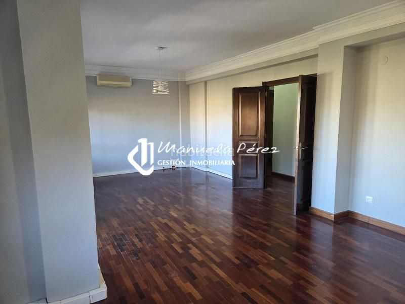 Foto ce48f88e-3388-47b5-b48a-435b80641c81. Flat with heating in Casco Antiguo Cáceres